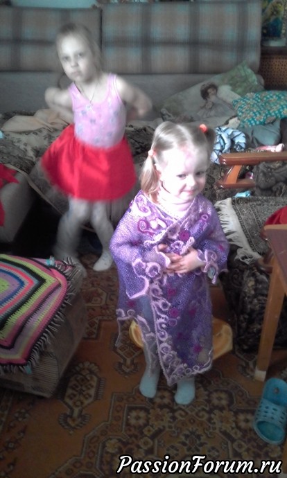 Вот так и будут в принцесс играть... Вот так и будут в принцесс играть...