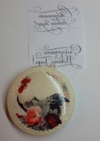 10.Далее методом "мордой в лак" перенесла изображение на медальон 10.Далее методом "мордой в лак" перенесла изображение на медальон