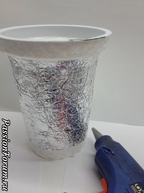 И когда клей высохнет крашу черной краской И когда клей высохнет крашу черной краской