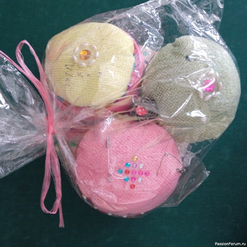 Закончился год. Подарки членам клуба вручены.