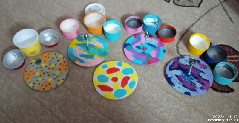 Закончился год. Подарки членам клуба вручены.