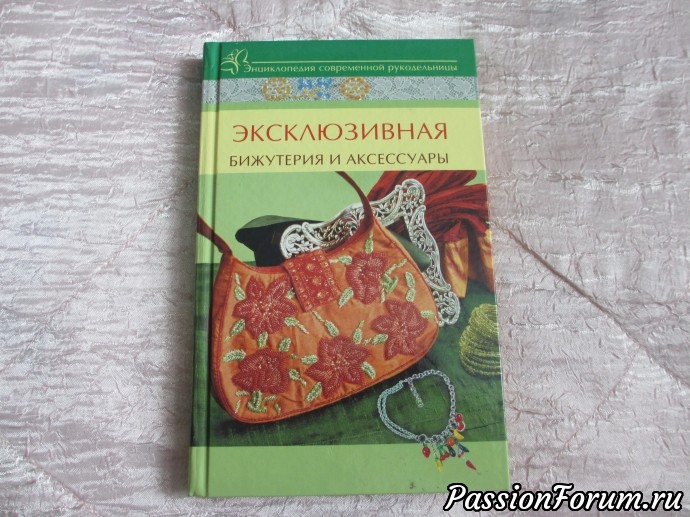 "К нам весна шагает Быстрыми шагами, И сугробы тают под её ногами..."