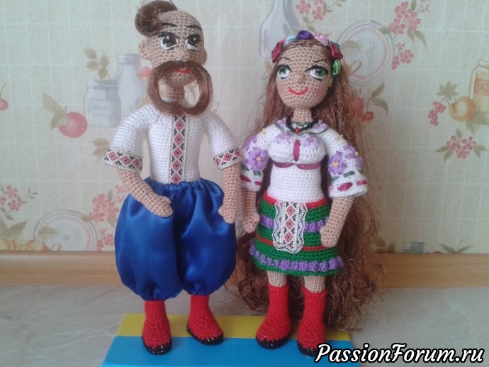 Вязанные куклы в народных костюмах