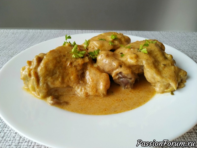 Курица с подливой и готовить просто, и вкусно к любому гарниру!