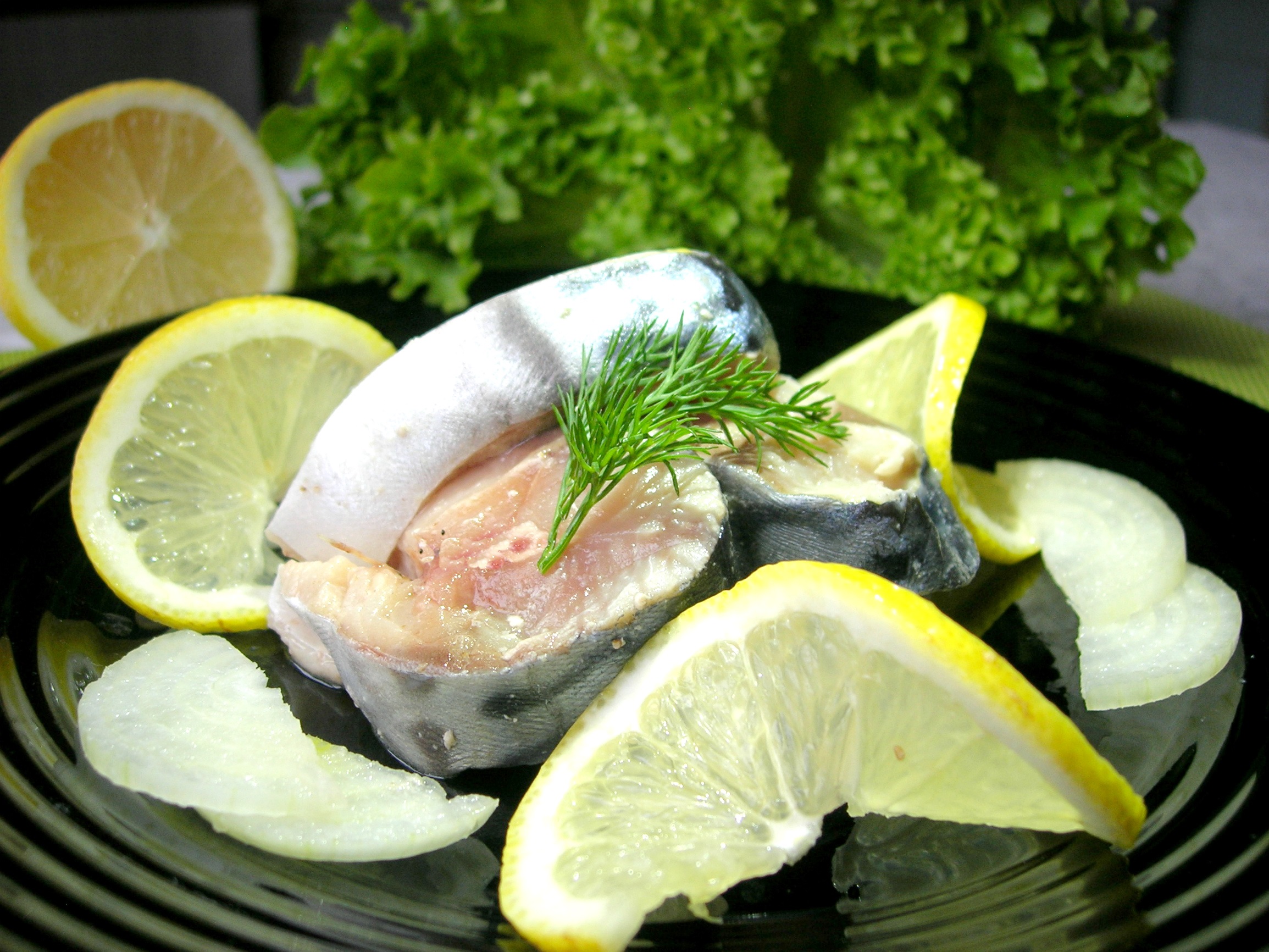 Рецепт скумбрия с маслом и уксусом. Скумбрия. Рыба замаринованная. Маринованная рыба. Рыба скумбрия маринованная.
