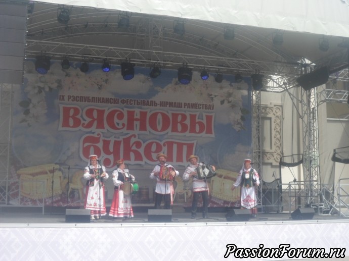Нам повезло и мы попали на выставку-ярмарку народного творчества, проводимую на верхнем городе. Нам повезло и мы попали на выставку-ярмарку народного творчества, проводимую на верхнем городе.