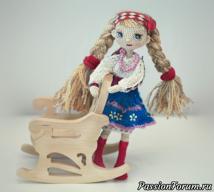 Кукла Люба в украинском костюме