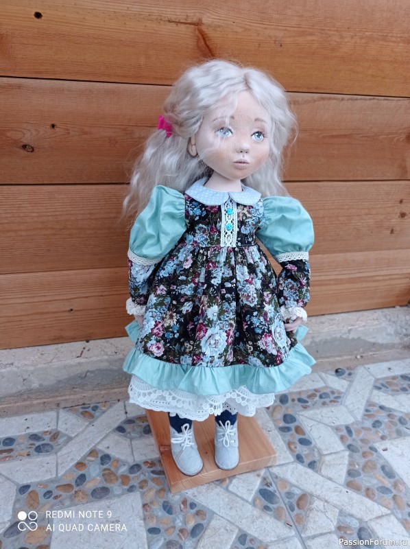 Авторская текстильная интерьерная кукла Леся