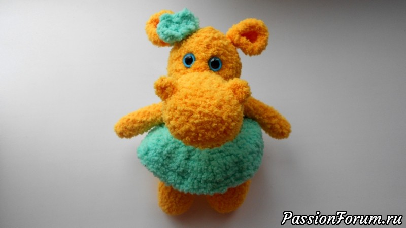 Бегемотик игрушка амигуруми крючком