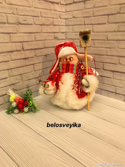 Снеговик с птичкой и скворечником
