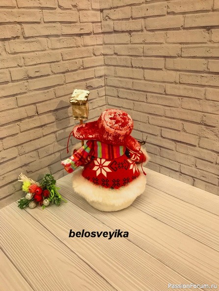 Снеговик с птичкой и скворечником