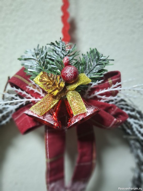 Новогодний венок на стену или дверь