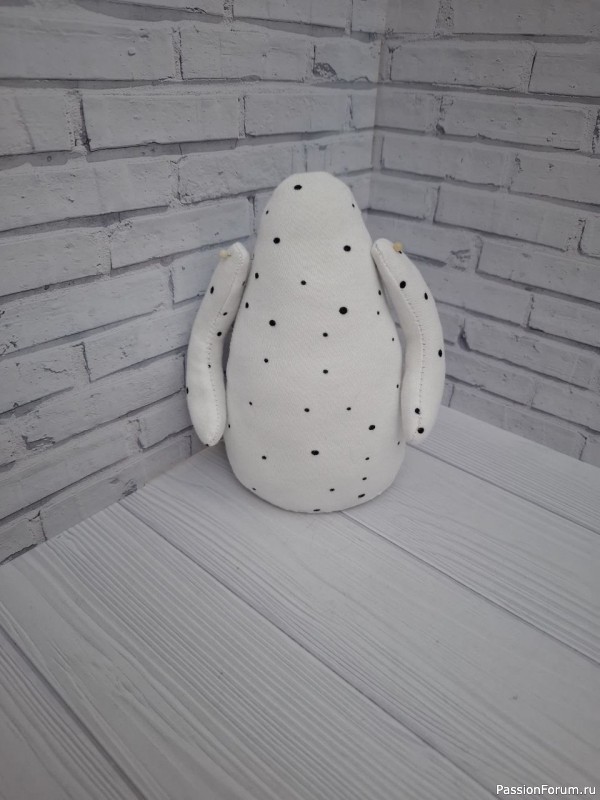 Девушка с корзиной цветов