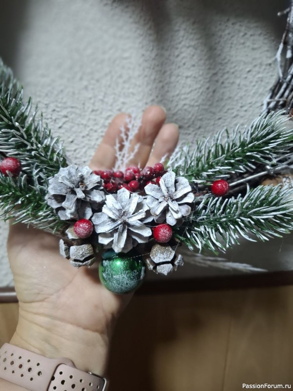 Новогодний венок на стену или дверь