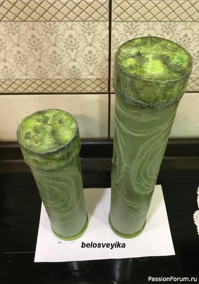 Две тубы с декором