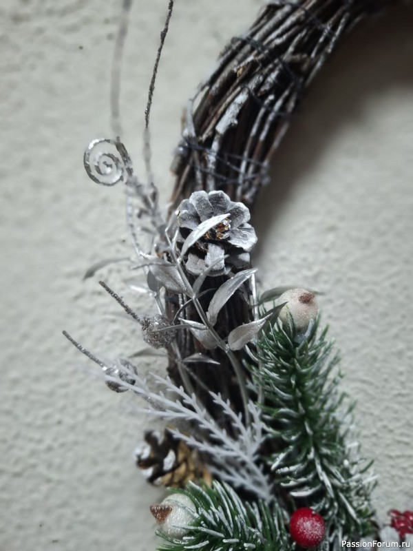 Новогодний венок на стену или дверь