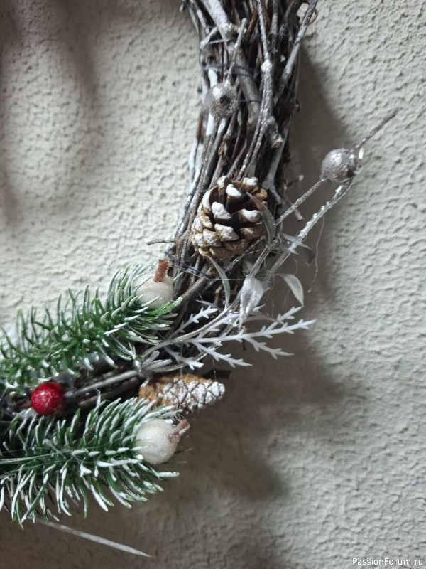 Новогодний венок на стену или дверь