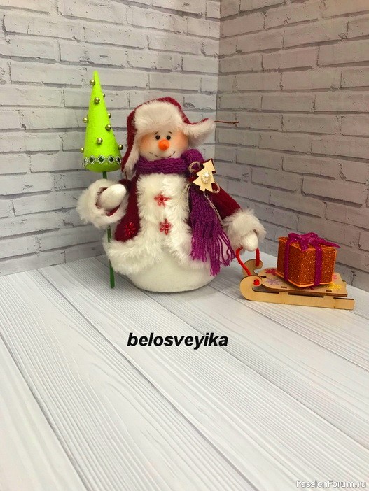Снеговик с елочкой и санками. МК