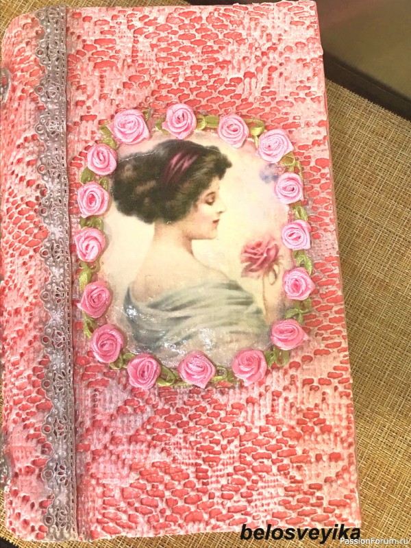 Шкатулка книга "Дама с розой"