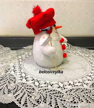 Снеговик в красном берете