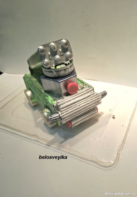 Поделки своими руками из подручных материалов.