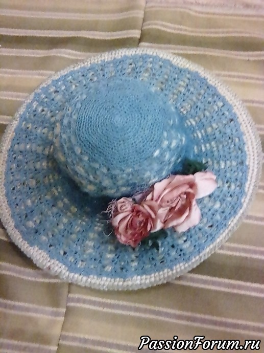 Розы из органзы, цветы на шляпы. Немного бус
