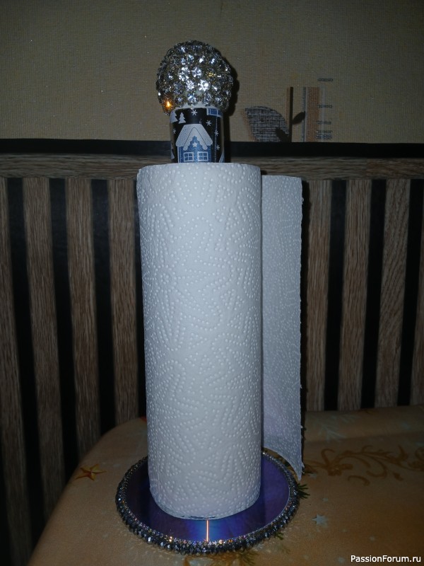 Держатель бумажных полотенец