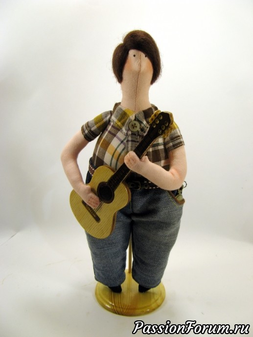 Интерьерная кукла "Гитарист"