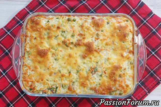 Рисовая запеканка с грудинкой и овощами.