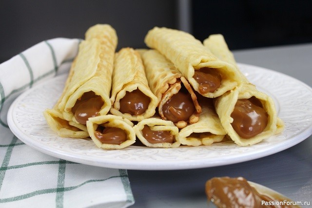 Вафельные трубочки с вареной сгущёнкой.