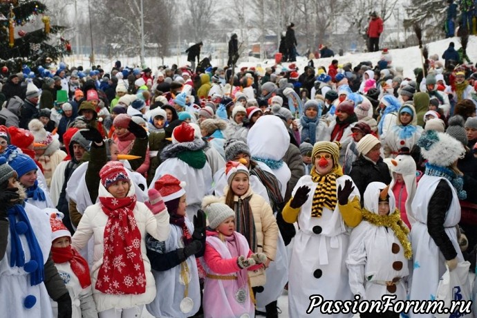 У всех Дед мороз, а у нас снеговики.