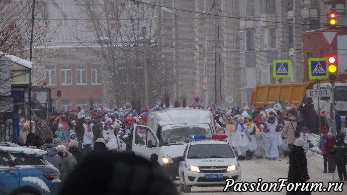 У всех Дед мороз, а у нас снеговики.