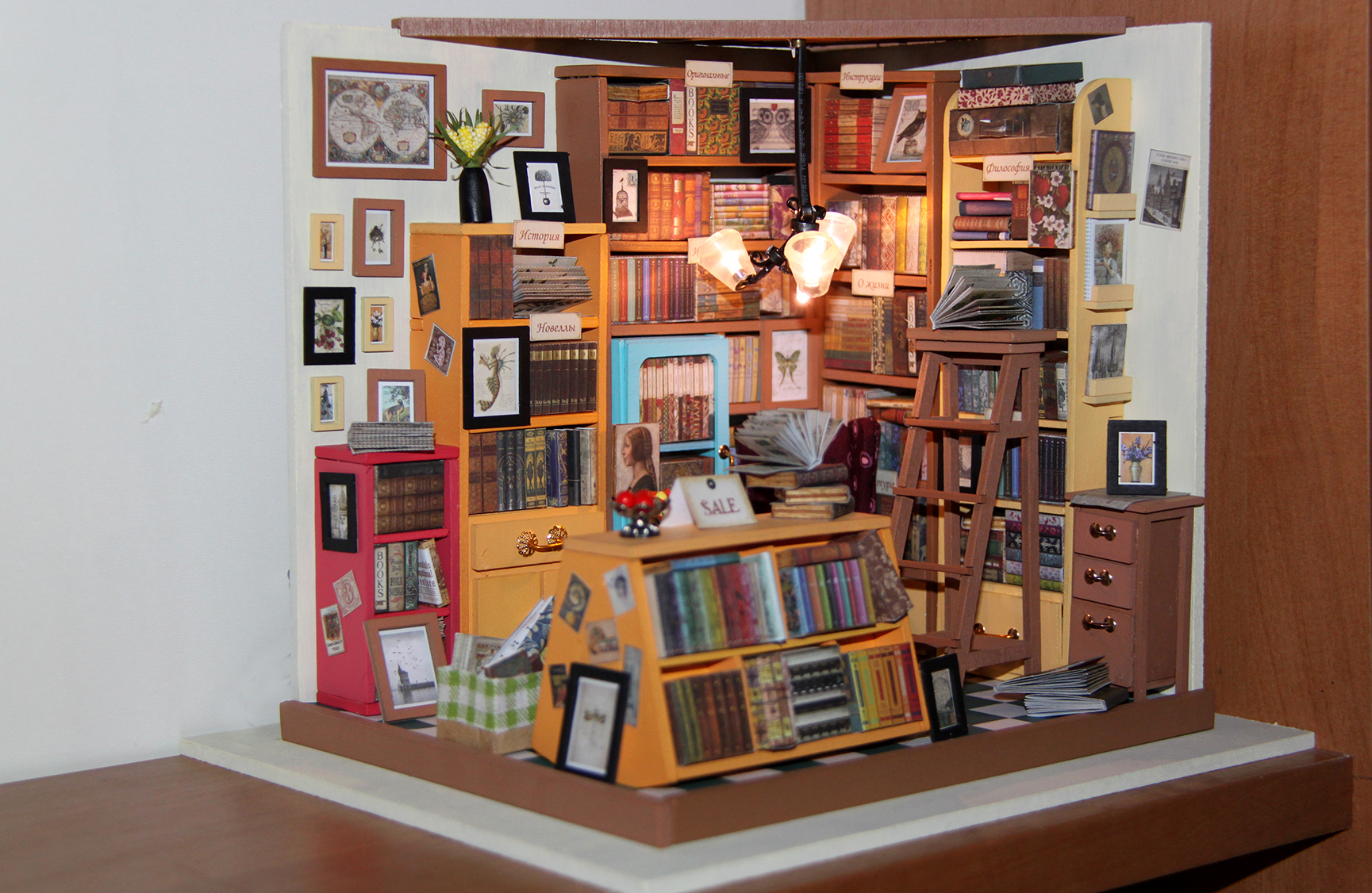 Набор книжный магазин. Миниатюрные книжки. Миниатюрный книжный магазин. Книжный магазинчик миниатюра. Выставка миниатюрных книг в книжных магазинах.