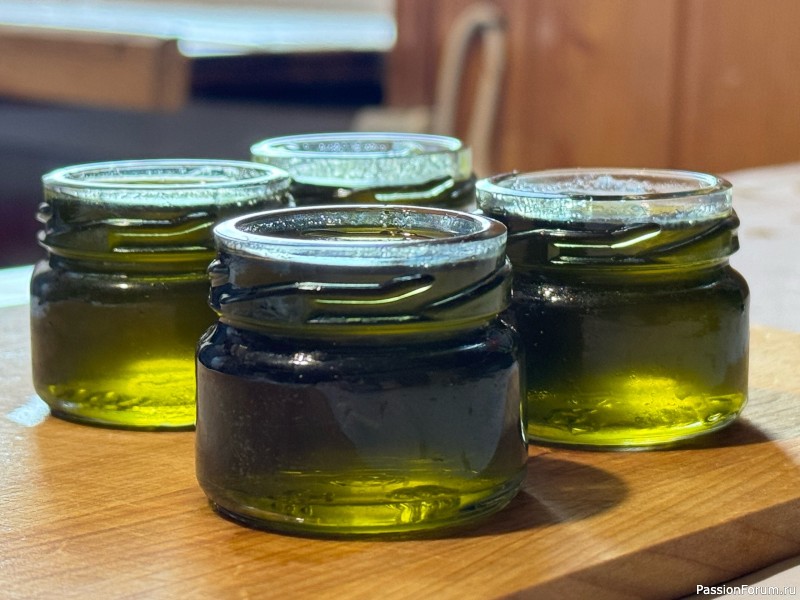 Необычная зелёная мазь из обычного огородного сорняка.