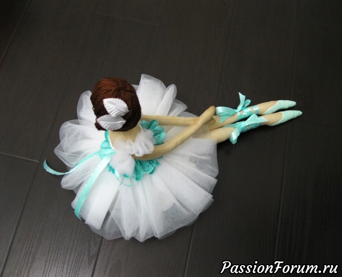 Куколка - балеринка в технике грунтованный текстиль.