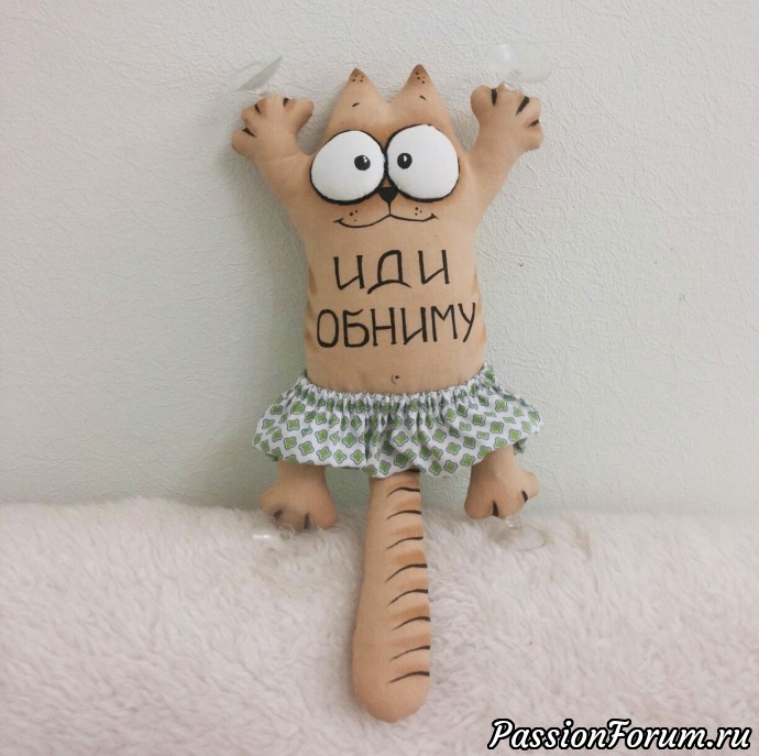 Шуточный пост. Мои котики Саймона на присосках для салона авто.