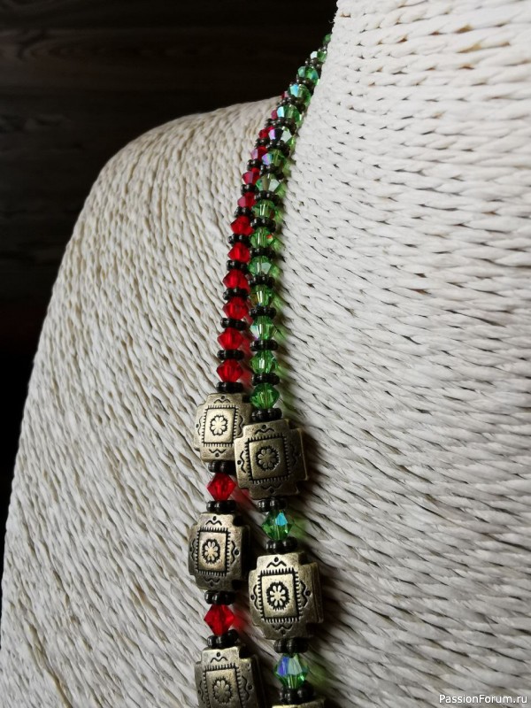 Колье в винтажном стиле