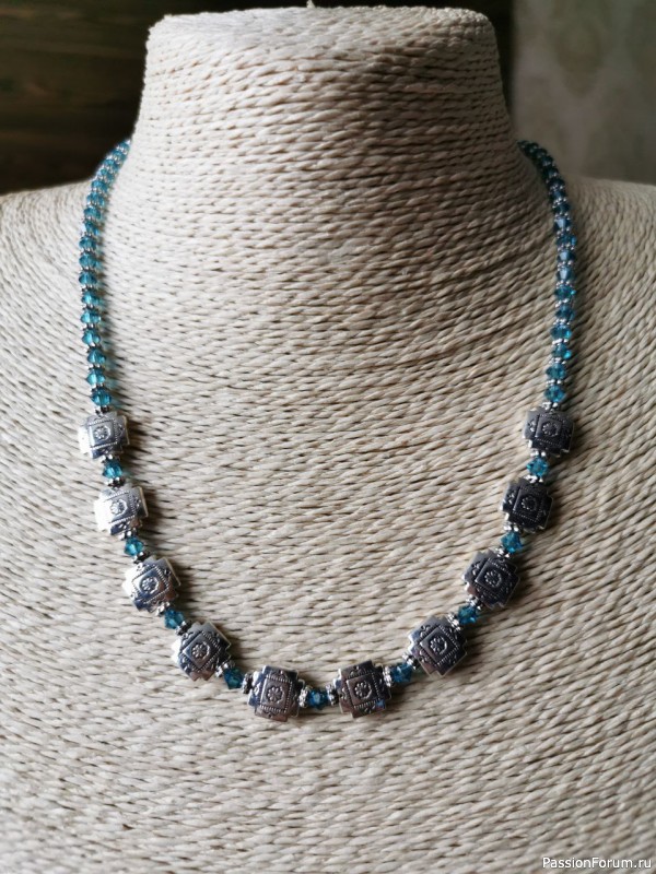 Колье в винтажном стиле