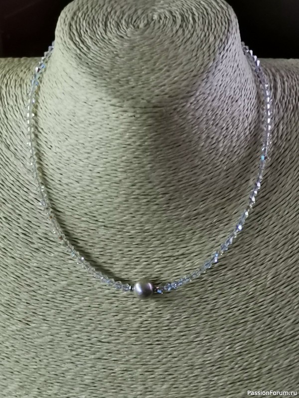 Колье из кристаллов Swarovski Колье из кристаллов Swarovski