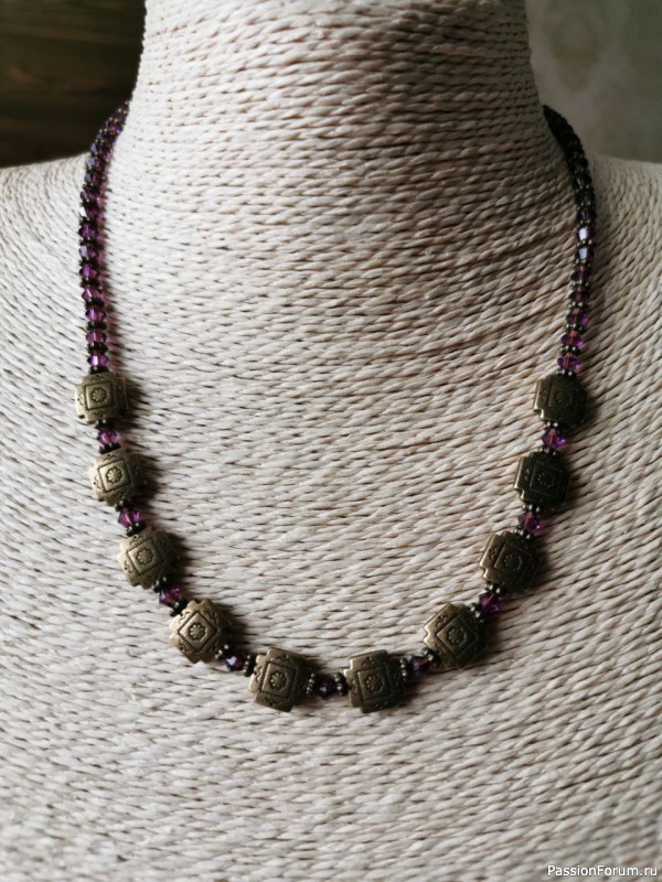 Колье в винтажном стиле