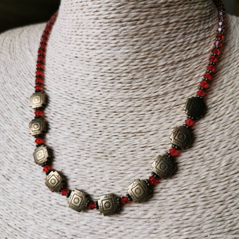 Колье в винтажном стиле