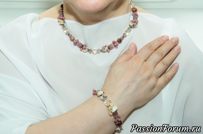 Комплект (коль и браслет) 2.500 р.
Материал: кальцит, глазковый кварц, самоцветы, хрусталь, ювелирное стекло, гематит глазурованный, перламутр. Комплект (коль и браслет) 2.500 р.
Материал: кальцит, глазковый кварц, самоцветы, хрусталь, ювелирное стекло, гематит глазурованный, перламутр.