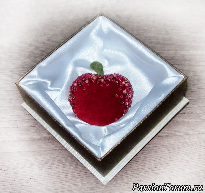 Брошь "Карамельное яблочко")