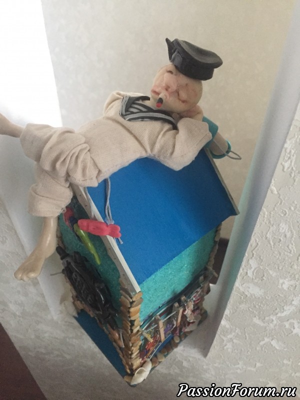 Но и Молдаванка, и Пересы Обожают Костю моряка...")
