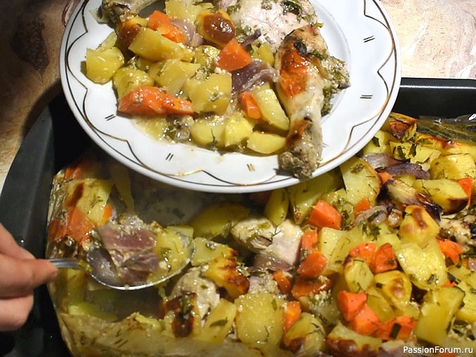 Курица с овощами и зеленью в рукаве - это очень вкусно!