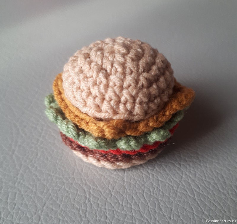 Крыса с гамбургером крючком