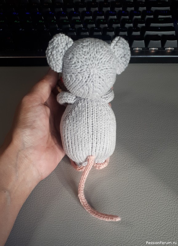 Крыса с гамбургером крючком