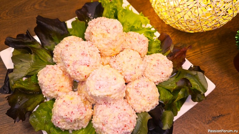 Закуска Рафаэлло из крабовых плочек.Сырные шарики на праздничный стол Закуска Рафаэлло из крабовых плочек.Сырные шарики на праздничный стол