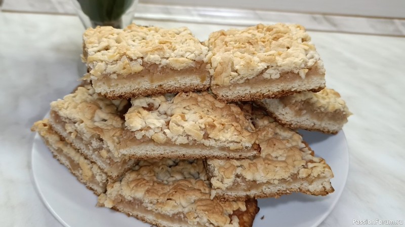 Сладкая классика.Сочный тертый пирог с яболоками.