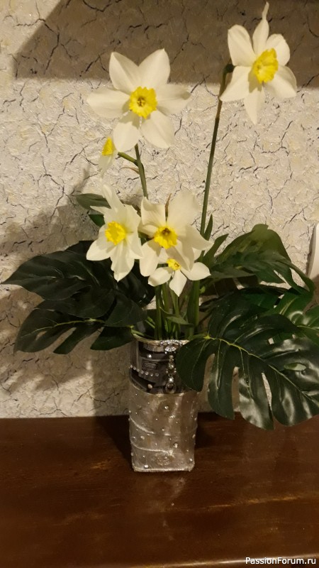 Коробочка от сока - теперь ваза для дачных цветов)))